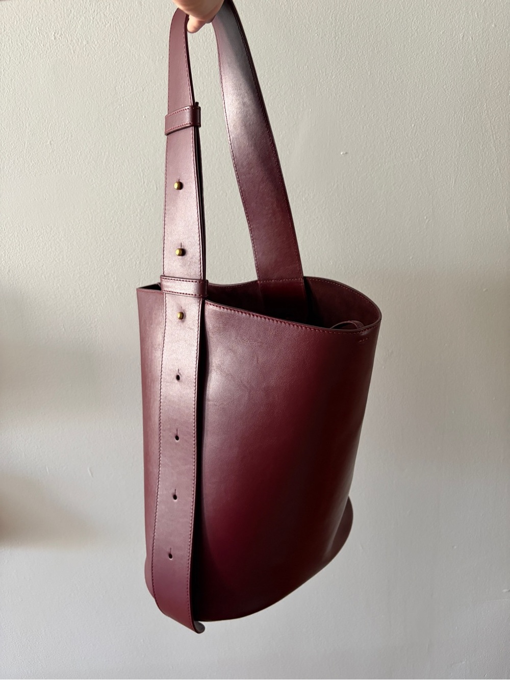 LIE STUDIO Norma Tote in Burgundy Leather - Picture 7 of 14